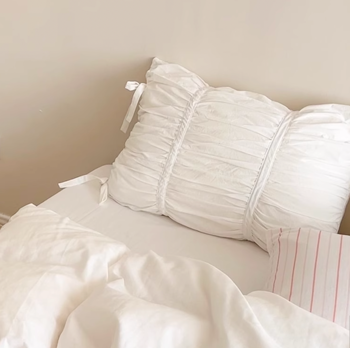 ④ヒスクローネhischroneリボン ベッドカバー白ピンク花タオルケット ④ヒスクローネhischroneリボン ベッドカバー白ピンク花タオルケット