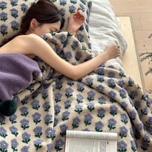Load image into Gallery viewer, Two-Color Bloom Embossed Blanket フラワーボア ブランケット