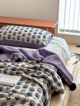 Load image into Gallery viewer, Two-Color Bloom Embossed Blanket フラワーボア ブランケット