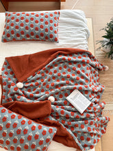 Load image into Gallery viewer, Two-Color Bloom Embossed Blanket フラワーボア ブランケット