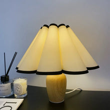 Load image into Gallery viewer, Vintage Pleated Shade Lamp ヴィンテージプリーツシェードランプ