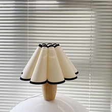 Load image into Gallery viewer, Vintage Pleated Shade Lamp ヴィンテージプリーツシェードランプ