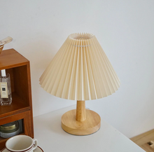 画像をギャラリービューアに読み込む, Korean Wooden Lamp 韓国風レトロプリーツランプ