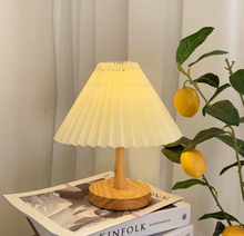 画像をギャラリービューアに読み込む, Korean Wooden Lamp 韓国風レトロプリーツランプ