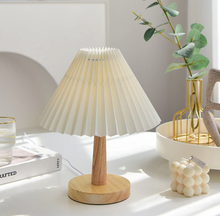 画像をギャラリービューアに読み込む, Korean Wooden Lamp 韓国風レトロプリーツランプ