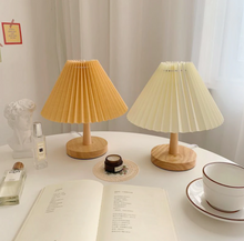画像をギャラリービューアに読み込む, Korean Wooden Lamp 韓国風レトロプリーツランプ