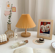 画像をギャラリービューアに読み込む, Korean Wooden Lamp 韓国風レトロプリーツランプ