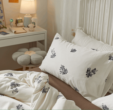 Load image into Gallery viewer, French Flower Painting Bedding Set 花の絵寝具カバー3点/4点セット