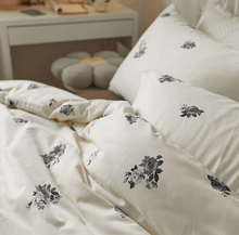 Load image into Gallery viewer, French Flower Painting Bedding Set 花の絵寝具カバー3点/4点セット