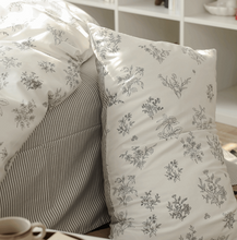 Load image into Gallery viewer, French Flower Painting Bedding Set 花の絵寝具カバー3点/4点セット