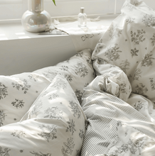 Load image into Gallery viewer, French Flower Painting Bedding Set 花の絵寝具カバー3点/4点セット