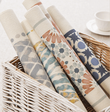 Load image into Gallery viewer, Floral Painting Table Runner 花の絵テーブルランナー五種