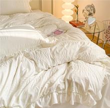 Load image into Gallery viewer, Seersucker Ruffles Bedding Set シアサッカーフリル寝具カバーセット