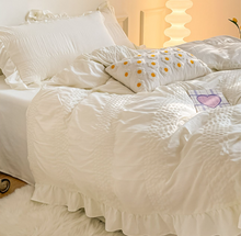 Load image into Gallery viewer, Seersucker Ruffles Bedding Set シアサッカーフリル寝具カバーセット