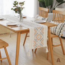 Load image into Gallery viewer, Floral Painting Table Runner 花の絵テーブルランナー五種