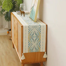 Load image into Gallery viewer, Floral Painting Table Runner 花の絵テーブルランナー五種