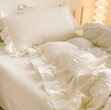 Load image into Gallery viewer, Seersucker Ruffles Bedding Set シアサッカーフリル寝具カバーセット