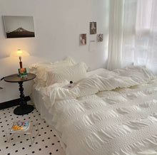 Load image into Gallery viewer, Seersucker Ruffles Bedding Set シアサッカーフリル寝具カバーセット