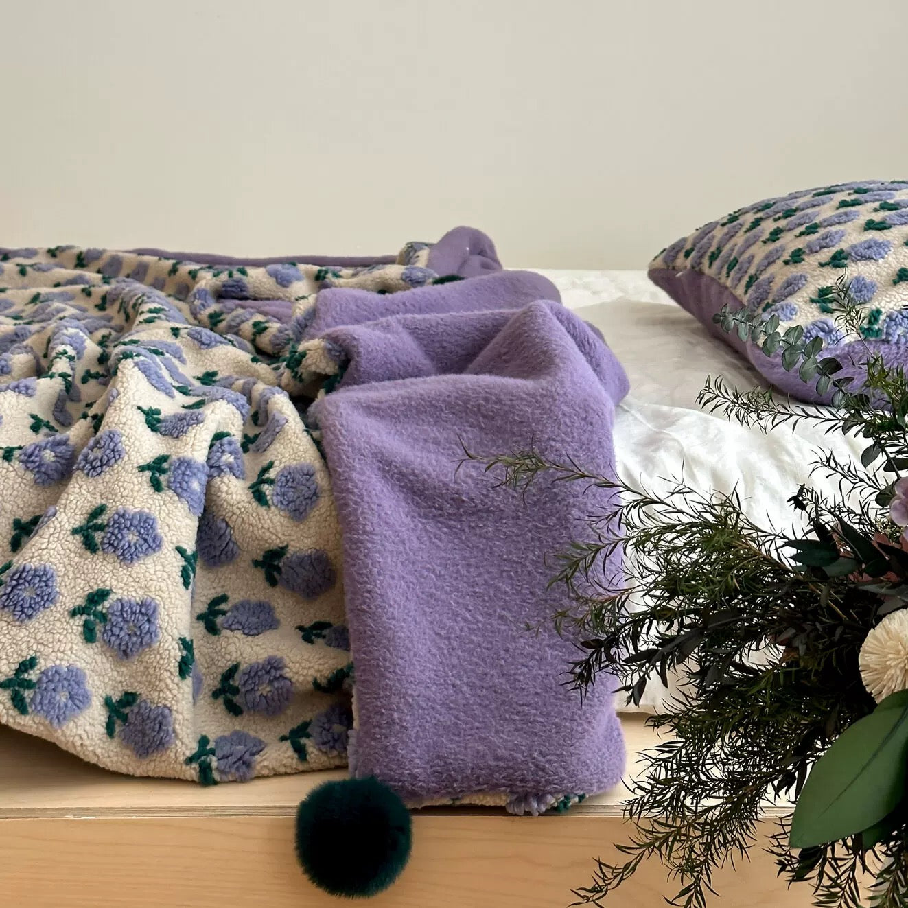 ABCD FLEURS sofa blanket ブランケット 六畳の憩 Two-Color Bloom Embossed Blanket フラワーボア ブランケット