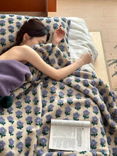 Load image into Gallery viewer, Two-Color Bloom Embossed Blanket フラワーボア ブランケット
