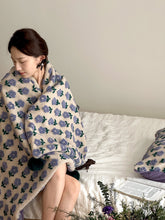 Load image into Gallery viewer, Two-Color Bloom Embossed Blanket フラワーボア ブランケット
