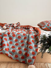 Load image into Gallery viewer, Two-Color Bloom Embossed Blanket フラワーボア ブランケット
