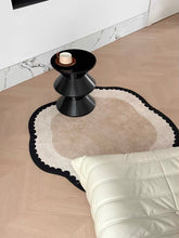 Load image into Gallery viewer, Noir Petal Rug ノワールペタル ラグ
