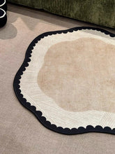 Load image into Gallery viewer, Noir Petal Rug ノワールペタル ラグ
