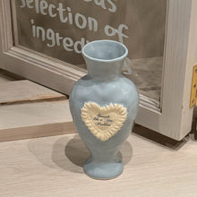 画像をギャラリービューアに読み込む, Blue Heart Whisper Vase パウダーブルーのハート囁き花瓶
