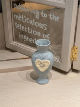 画像をギャラリービューアに読み込む, Blue Heart Whisper Vase パウダーブルーのハート囁き花瓶
