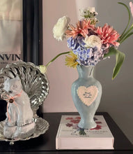 画像をギャラリービューアに読み込む, Blue Heart Whisper Vase パウダーブルーのハート囁き花瓶
