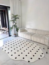 Load image into Gallery viewer, Creamy Irregular Modern Carpet クリーミーモダン不規則ラグ
