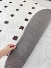 Load image into Gallery viewer, Creamy Irregular Modern Carpet クリーミーモダン不規則ラグ
