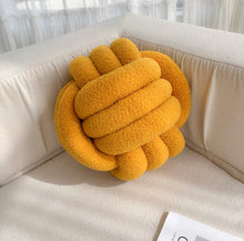 Load image into Gallery viewer, Knot Design Cushion 結び目のクッション
