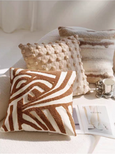 画像をギャラリービューアに読み込む, 12Design Maillard Cushions メイラードふわもこクッション12選
