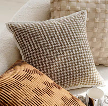 画像をギャラリービューアに読み込む, 12Design Maillard Cushions メイラードふわもこクッション12選
