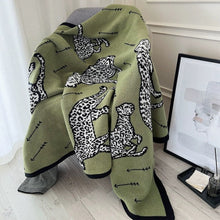 Load image into Gallery viewer, Leopard Knit Blanket レオパードニットブランケット
