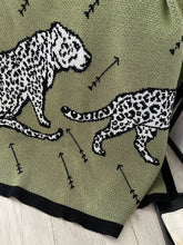 Load image into Gallery viewer, Leopard Knit Blanket レオパードニットブランケット
