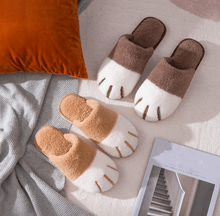 Load image into Gallery viewer, Kitty Paw Fur Slippers 猫爪ルームシューズ
