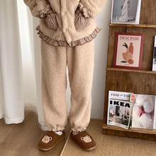 Load image into Gallery viewer, Little Bear Plush Slippers 小熊のぬいぐるみスリッパ

