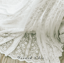 Load image into Gallery viewer, 【オーダー可】French White Lace Tulle Curtain  姫系刺繍レースカーテン
