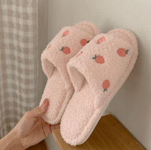Load image into Gallery viewer, Furry Peach Slippers 桃のルームシューズ
