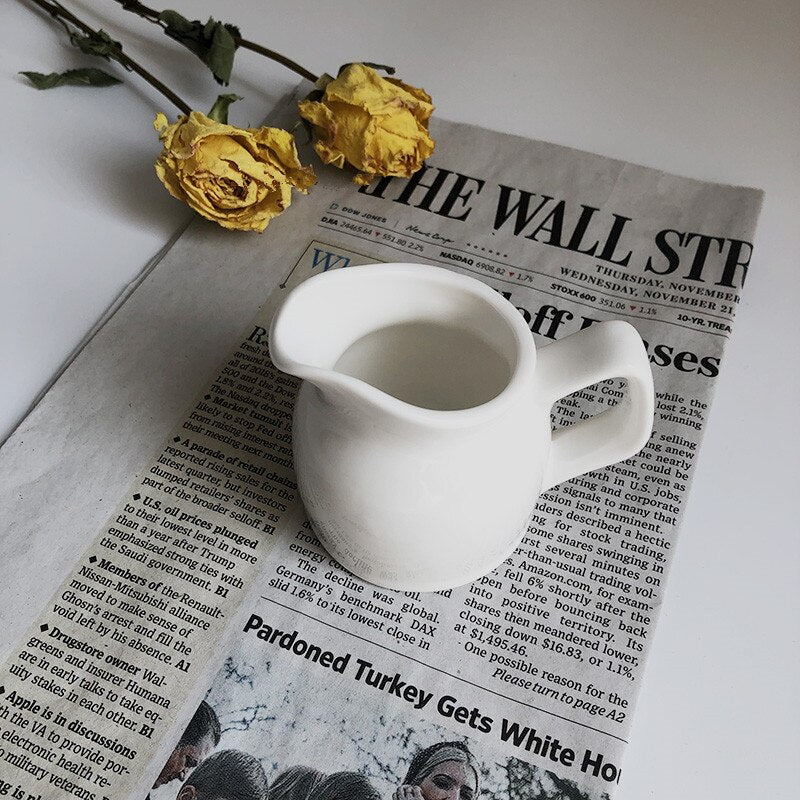 六畳の憩 Mini White Ceramic Milk Jug 可愛いミルクピッチャー