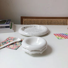 Load image into Gallery viewer, Nordic Chubby Ceramic plate ぽっちゃりホワイトプレート
